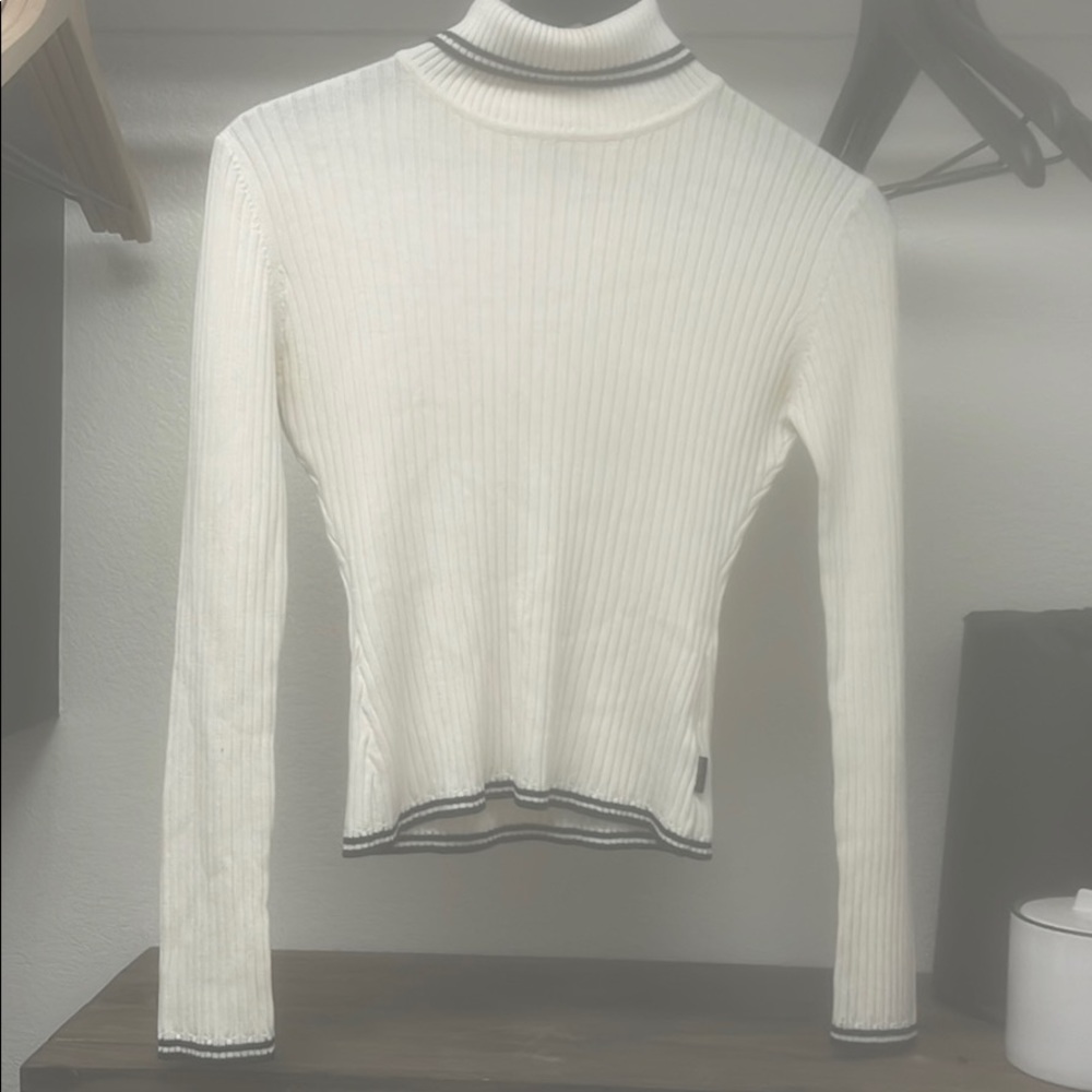 Guess cream turtleneck with black accents